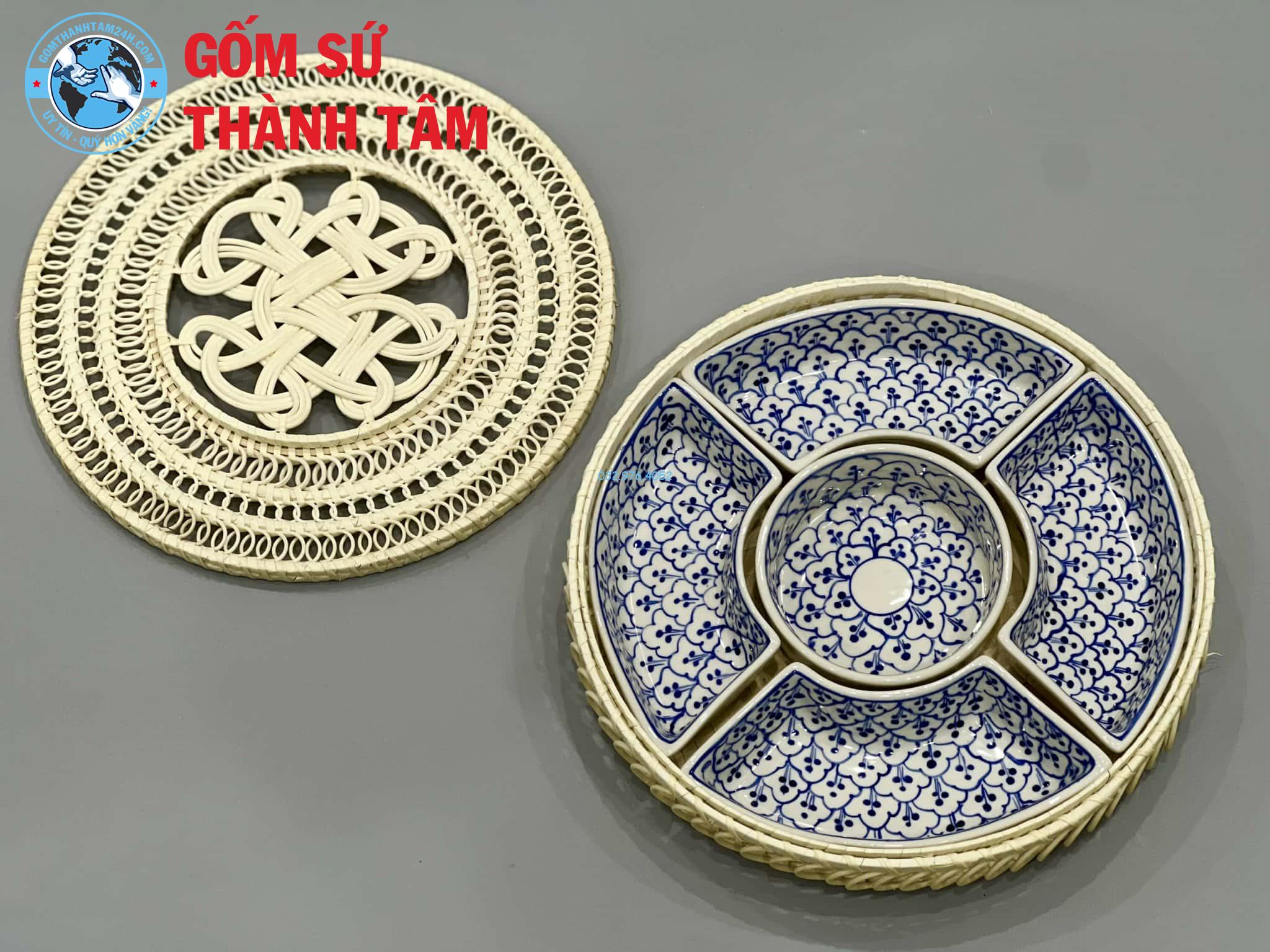 Khay đựng cơm xanh dương hoa văn vẽ kỹ