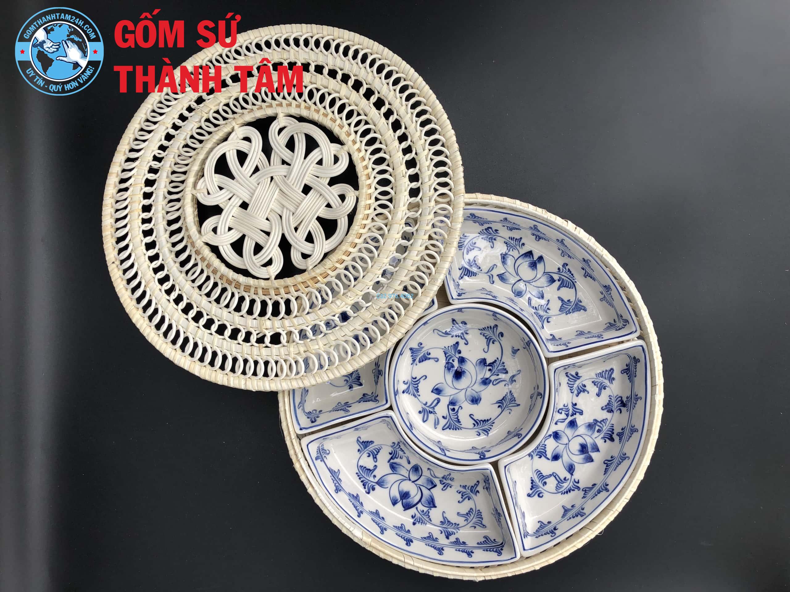 Khay đựng cơm xanh dương hoa văn vẽ kỹ