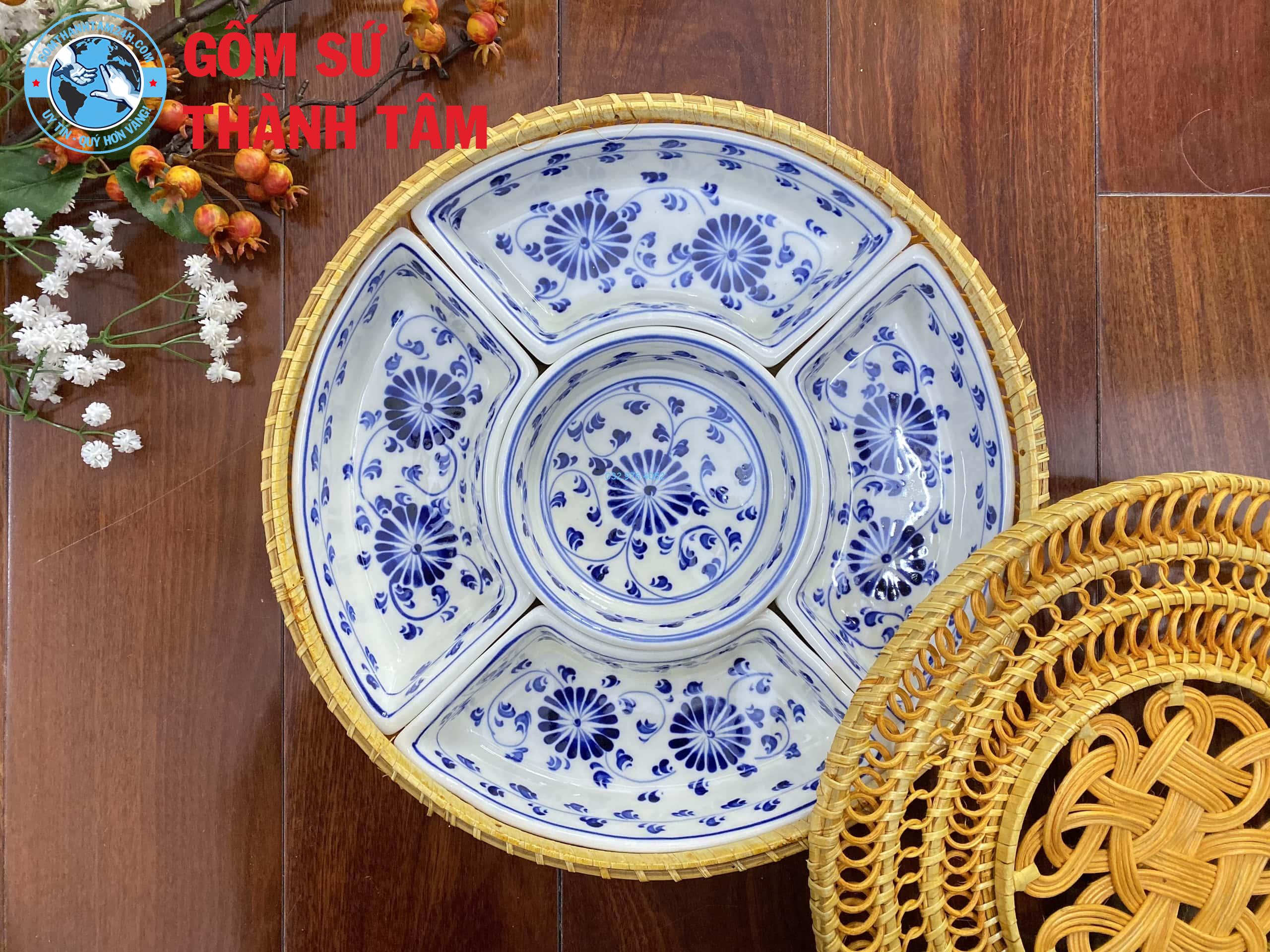 Khay đựng cơm xanh dương hoa văn vẽ kỹ