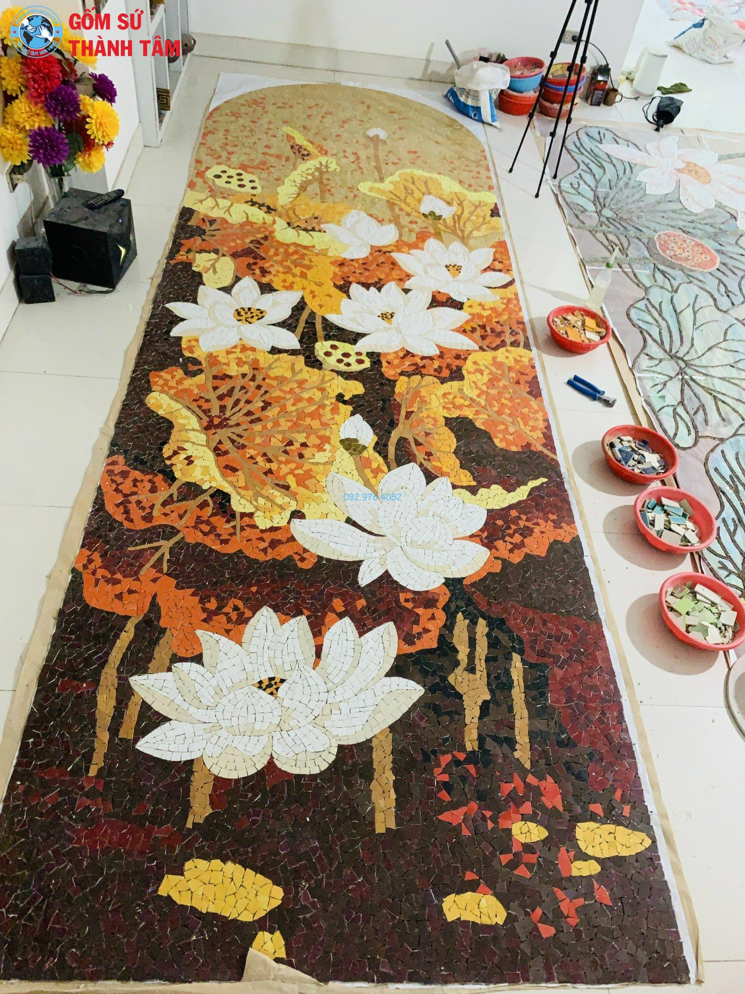 Tranh gốm Mosaic hoa sen mẫu 2