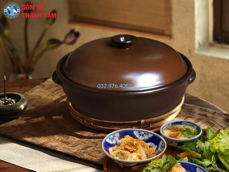 So sánh nồi nắp kính và nắp sứ 