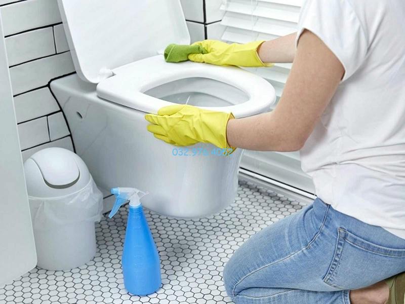 Hướng Dẫn Cách Lựa Chọn, Sử Dụng Và Bảo Quản Bồn Vệ Sinh Cần vệ sinh bồn cầu sạch sẽ để khử trùng