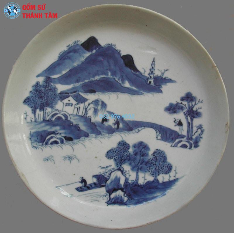 Đĩa sứ lưu niệm Huế có nhiều mẫu mã đa dạng, mang dấu ấn nghệ thuật và văn hóa đặc trưng