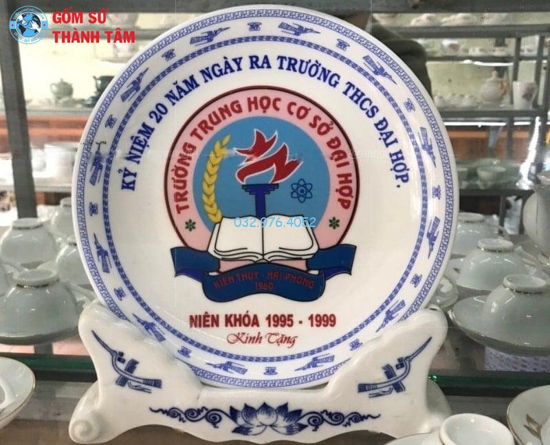 Đĩa sứ lưu niệm phù hợp làm quà tặng trong các dịp lễ tết, hội nghị, kỷ niệm thành lập, khai trương