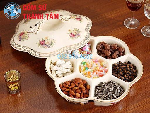 Khay mứt Tết bằng sứ được đánh giá cao về tính thẩm mỹ, độ an toàn