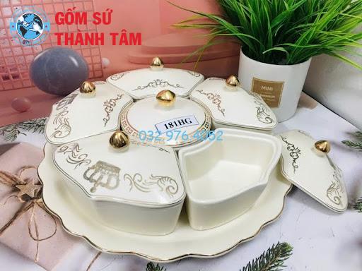 Khay hoặc hộp đựng mứt Tết bằng gốm sứ có rất nhiều ưu điểm nổi bật