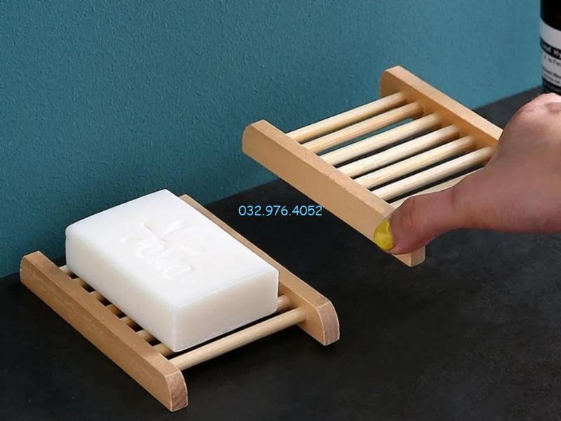 6 Loại Khay Đựng Xà Phòng Phổ Biến Và Cách Lựa Chọn Phù Hợp Khay đựng bằng gỗ mang phong cách mộc mạc, tự nhiên