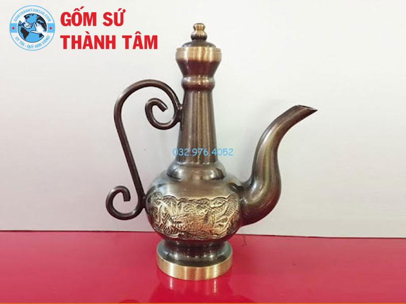 Nậm Rượu Thờ: Vật Phẩm Thờ Cúng Mang Nhiều Ý Nghĩa Tâm Linh