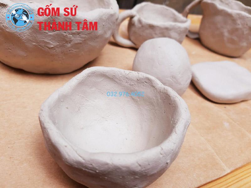 Đất sét trắng Bát Tràng là lựa chọn hoàn hảo cho những sản phẩm bình hút lộc chất lượng